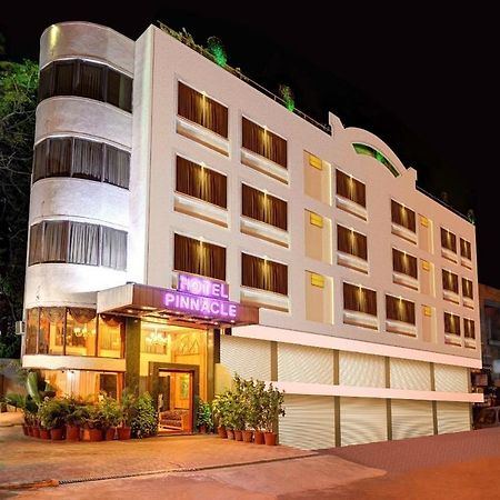 Hotel Pinnacle Ahmedabad Exteriör bild