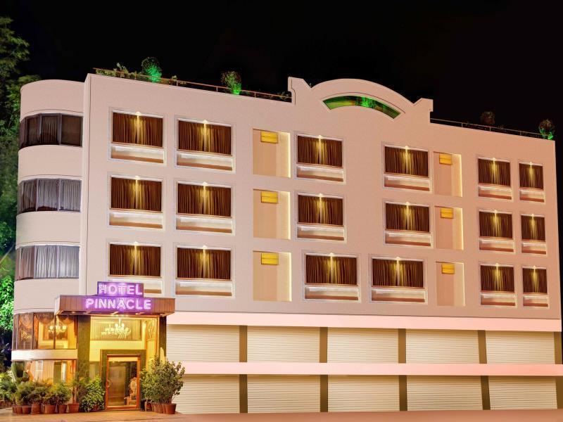 Hotel Pinnacle Ahmedabad Exteriör bild