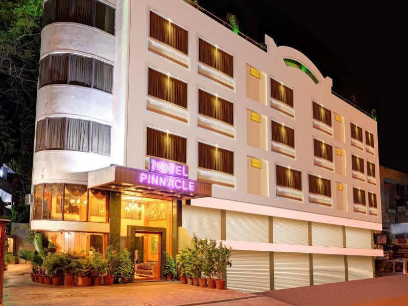 Hotel Pinnacle Ahmedabad Exteriör bild