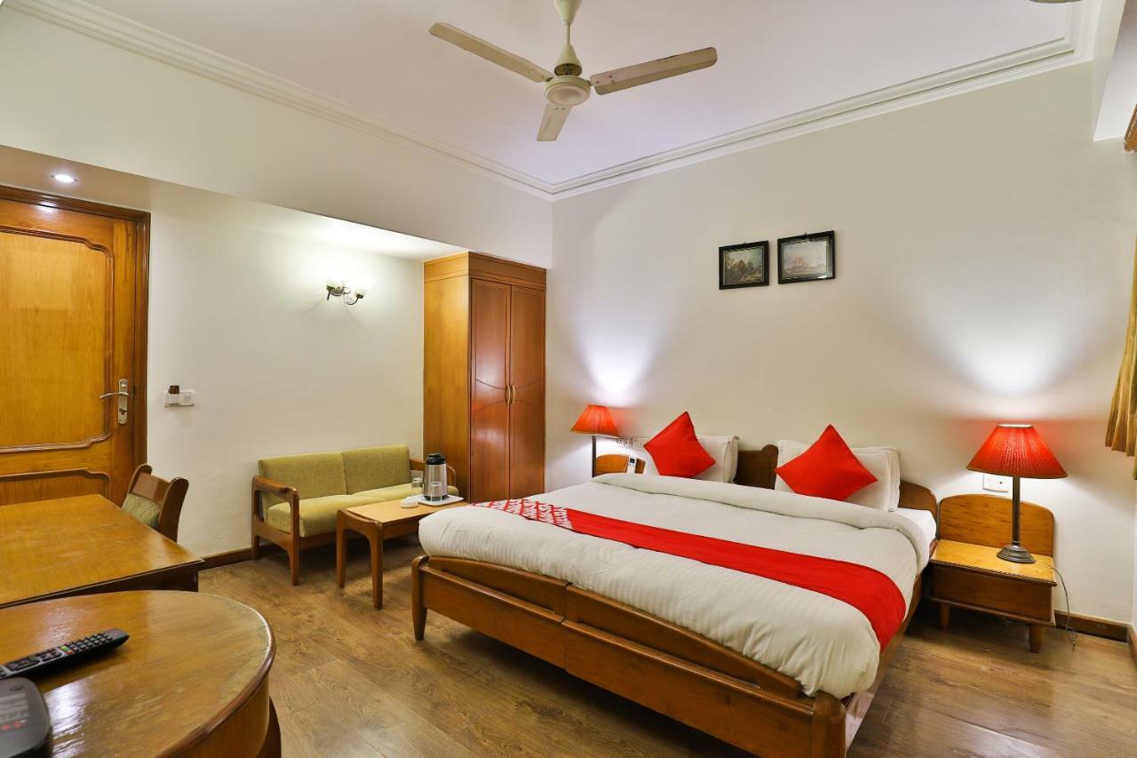 Hotel Pinnacle Ahmedabad Exteriör bild