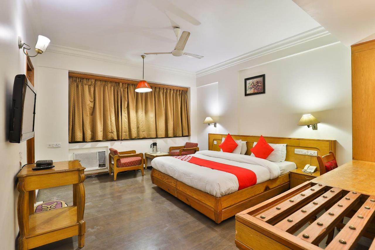 Hotel Pinnacle Ahmedabad Exteriör bild