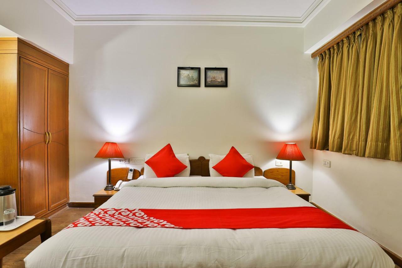 Hotel Pinnacle Ahmedabad Exteriör bild