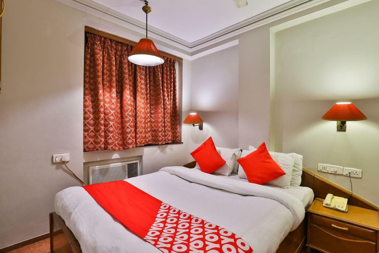 Hotel Pinnacle Ahmedabad Exteriör bild
