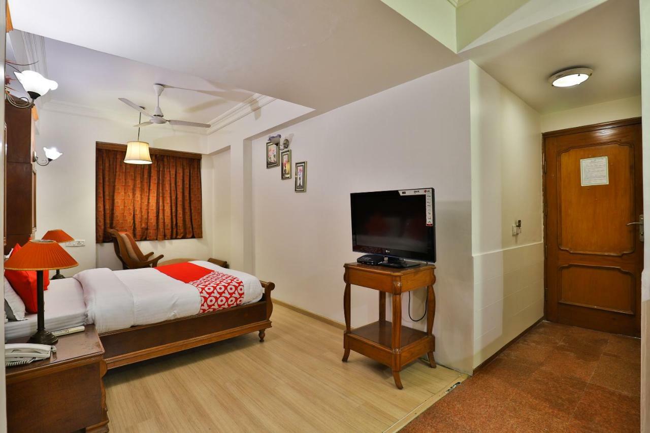 Hotel Pinnacle Ahmedabad Exteriör bild