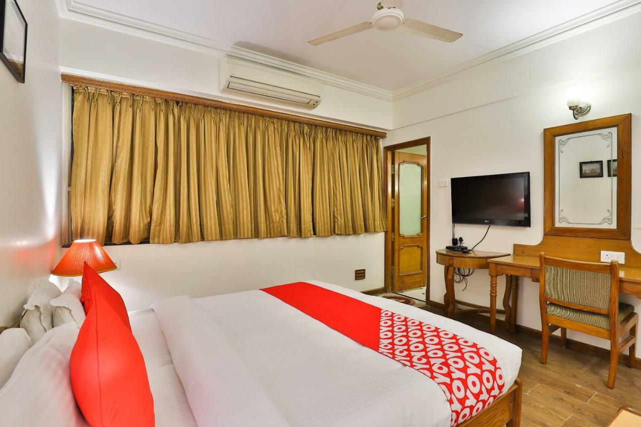 Hotel Pinnacle Ahmedabad Exteriör bild