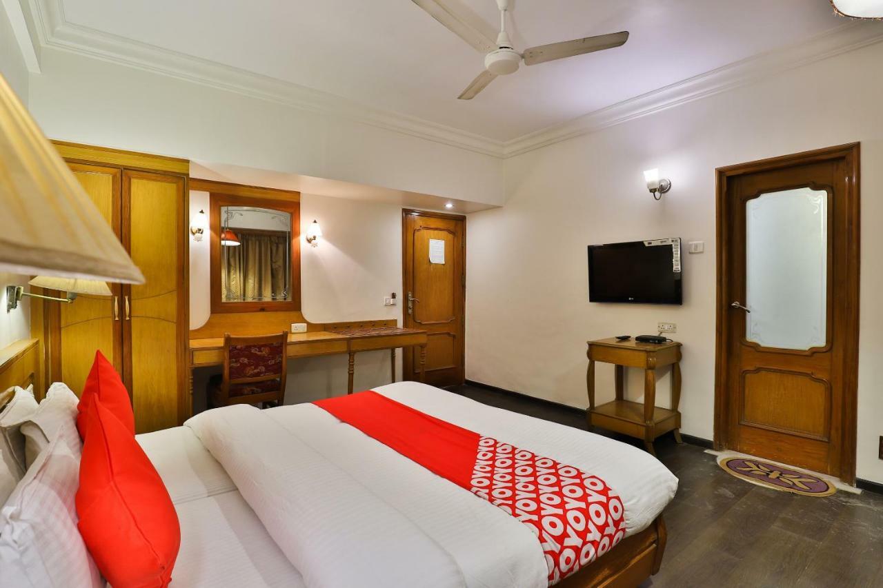 Hotel Pinnacle Ahmedabad Exteriör bild
