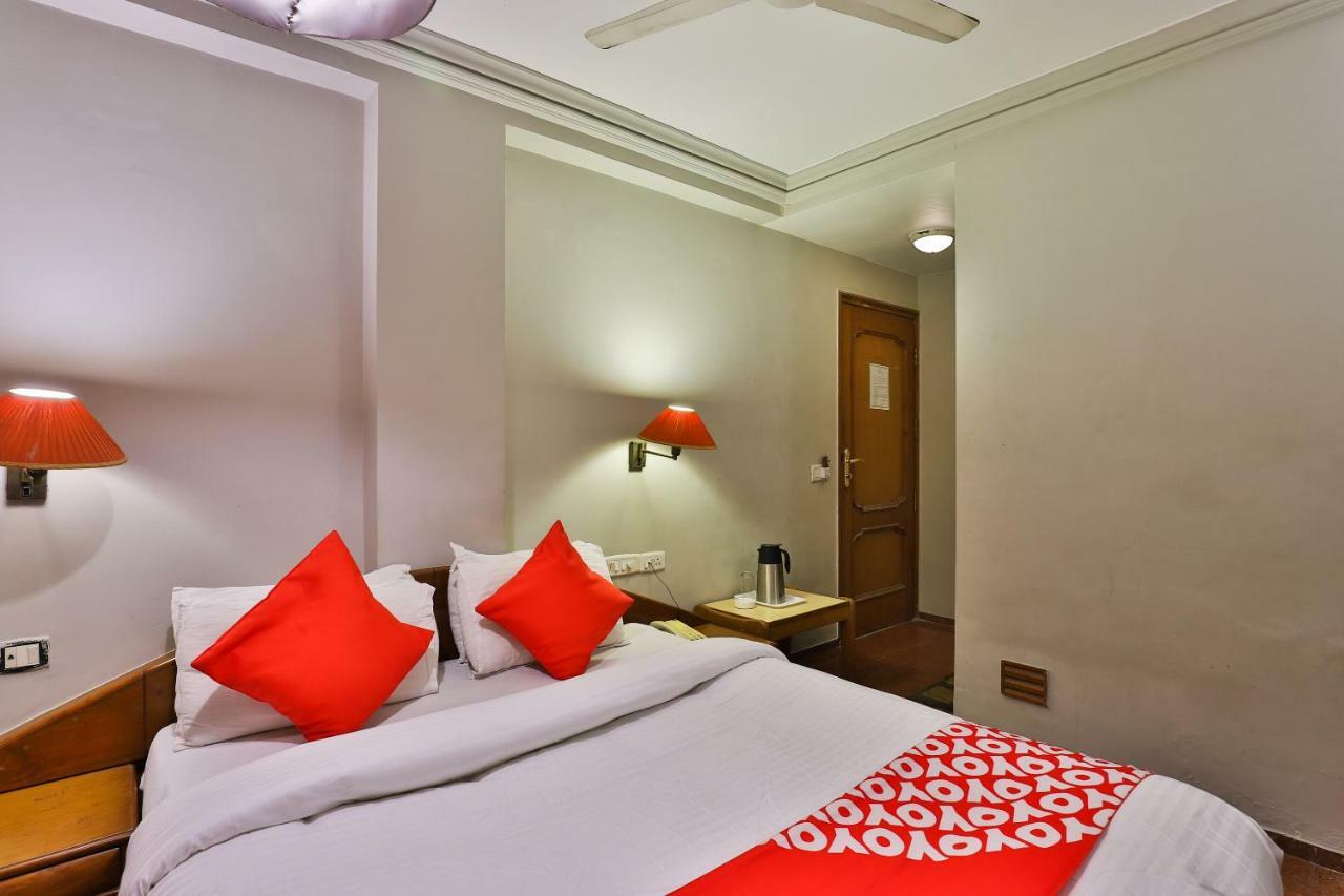 Hotel Pinnacle Ahmedabad Exteriör bild